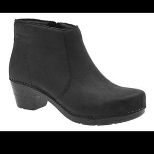 Dansko Maria Black Leather Ankle Boot Size 38
